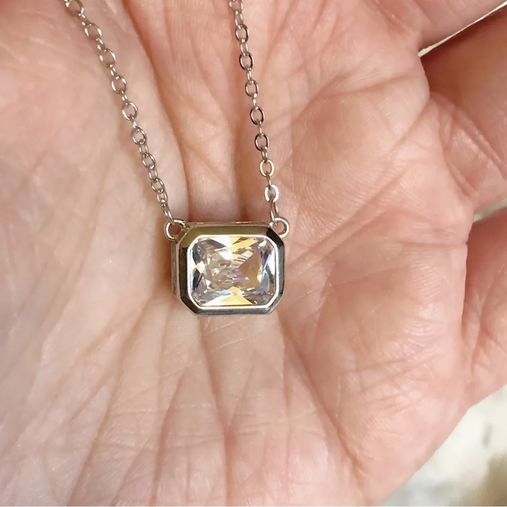 Elegant Silver Necklace with Clear Gemstone - Picture 6 of 9